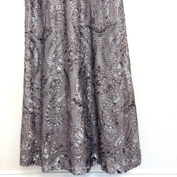 Vera Wang Sequined Boat Neck Gown Cap Sleeves Elegant Sparkle Prom Pewter 6 - Picture 9 of 12